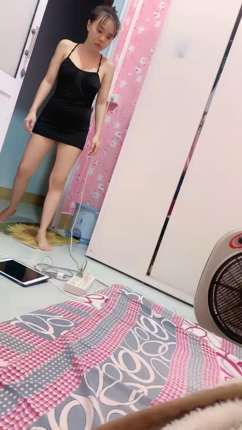 Chịch em idol liveshow đầm đen hai dây - VIET69